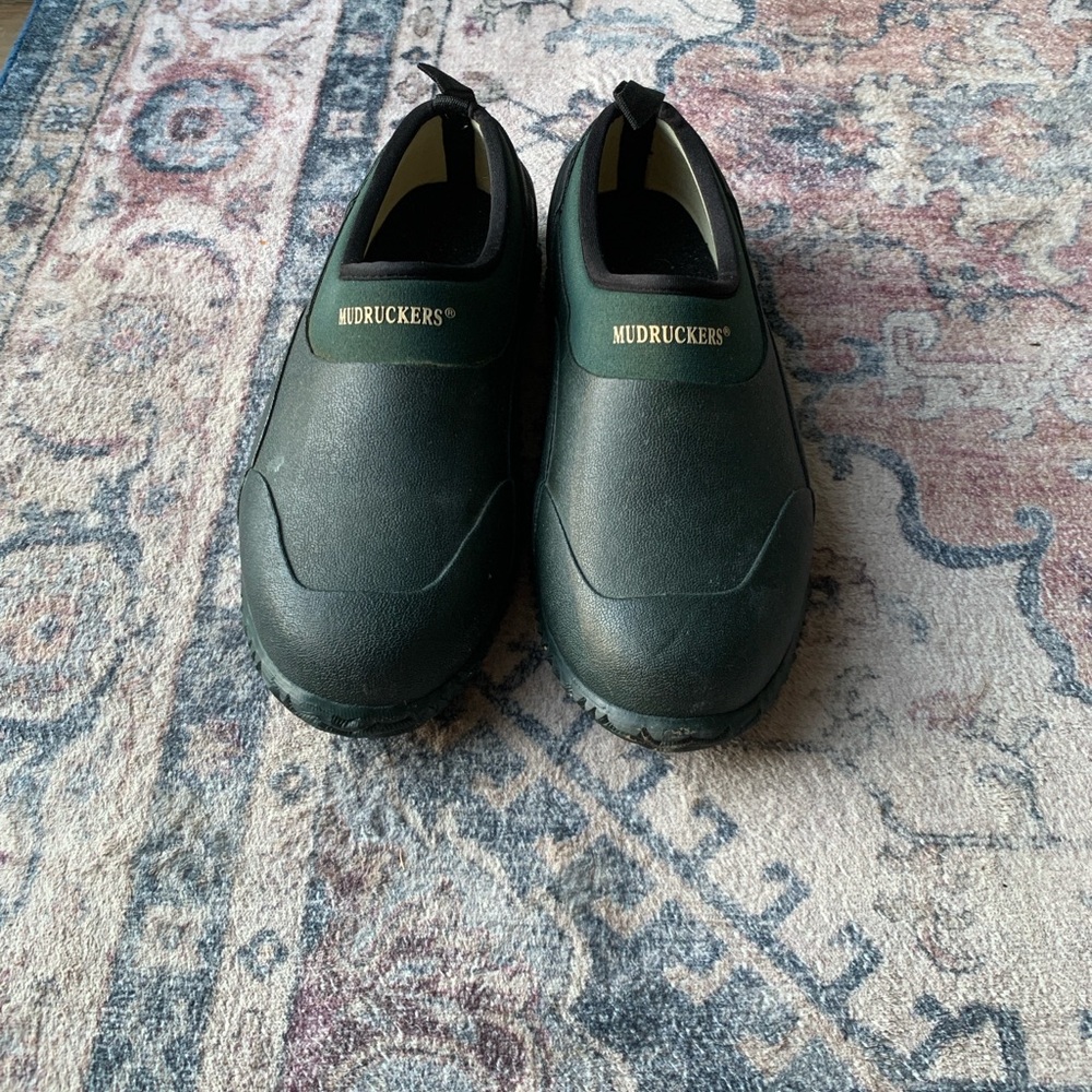 Men's 7 or Woman’s 8 Slip-On Waterproof Garden Shoes - Black. 100 % rubber
